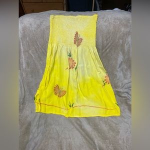 Women’s strapless summer top